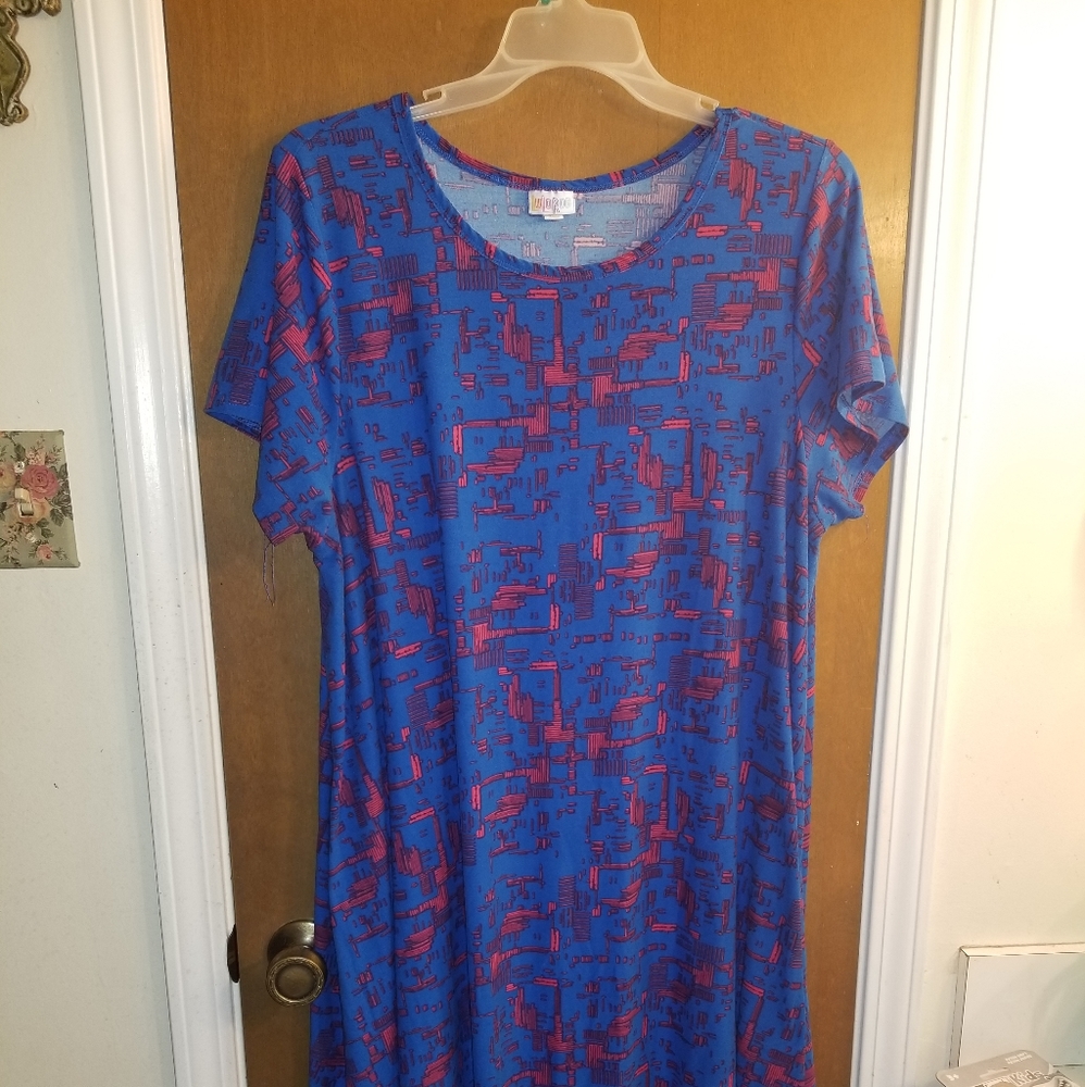 Lularoe Carly Leggings Material size 3x, Blue and Pink, sleeve hem rips,preowned
